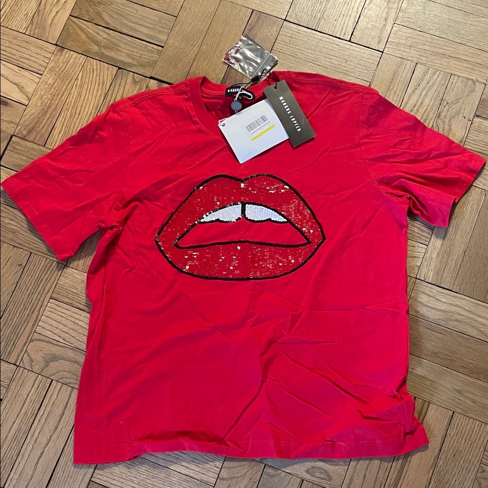 Markus Lupfer Red Tee with Sequin Lips Design size large NWT